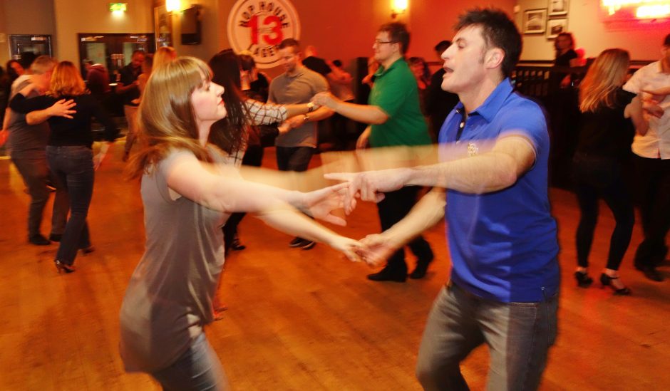 salsa-classes-cardiff-monday-with-dancing-salsa-latin-dance-lessons